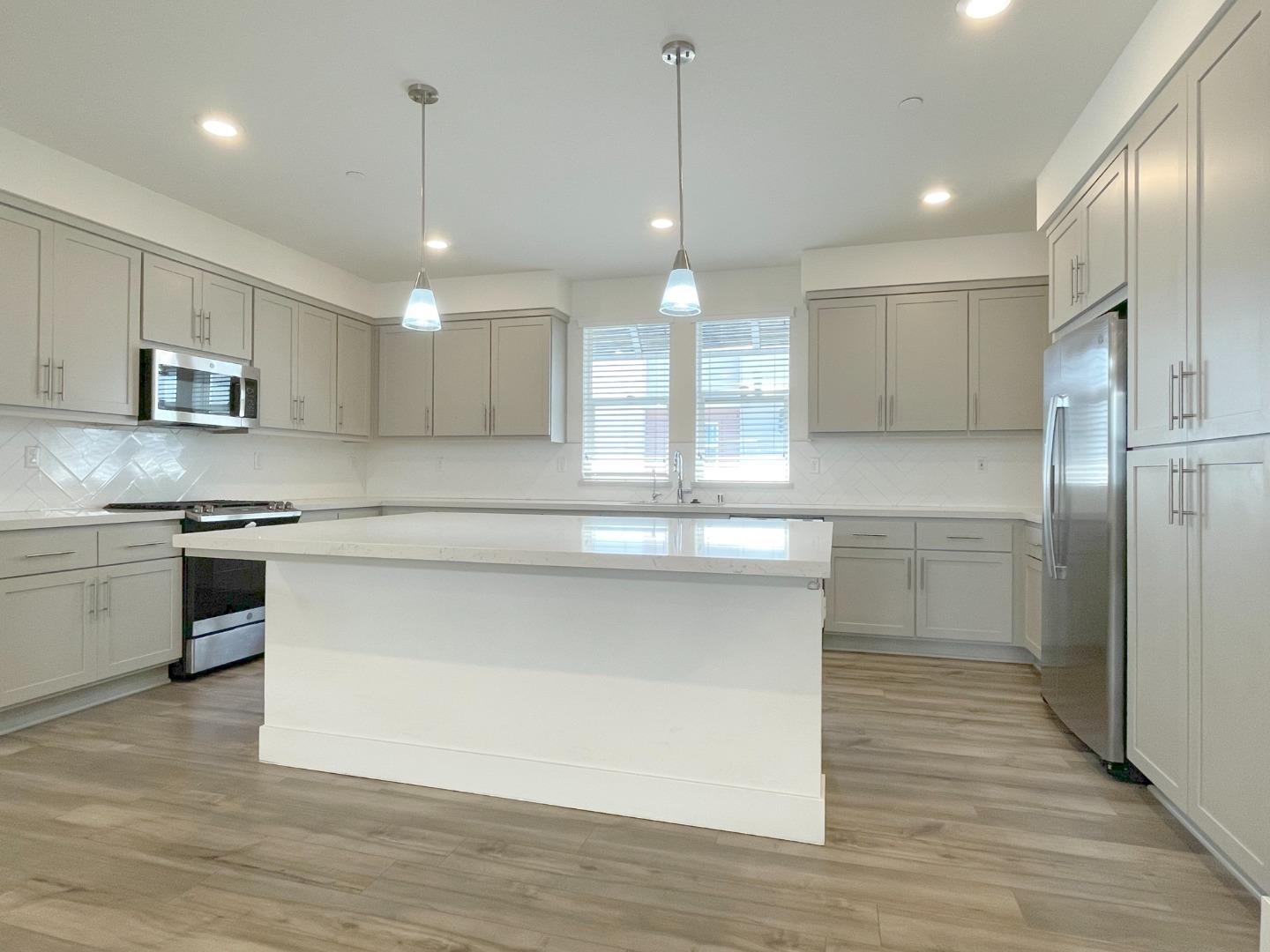 Detail Gallery Image 8 of 24 For 9600 Seawind Way, Newark,  CA 94560 - 3 Beds | 3 Baths