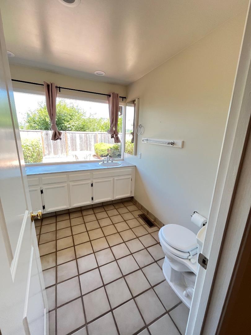 Detail Gallery Image 15 of 32 For 2066 Touraine Ln, Half Moon Bay,  CA 94019 - 3 Beds | 2 Baths