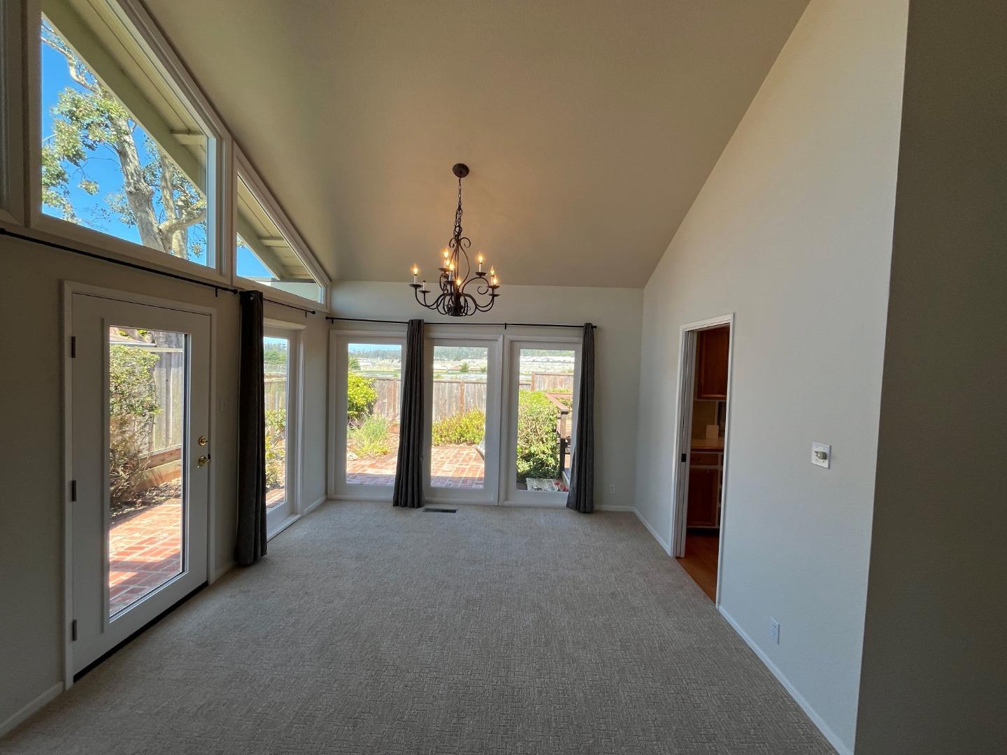 Detail Gallery Image 20 of 32 For 2066 Touraine Ln, Half Moon Bay,  CA 94019 - 3 Beds | 2 Baths