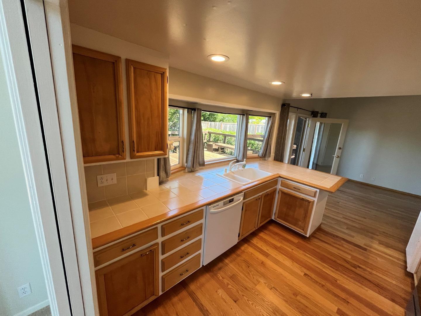 Detail Gallery Image 25 of 32 For 2066 Touraine Ln, Half Moon Bay,  CA 94019 - 3 Beds | 2 Baths