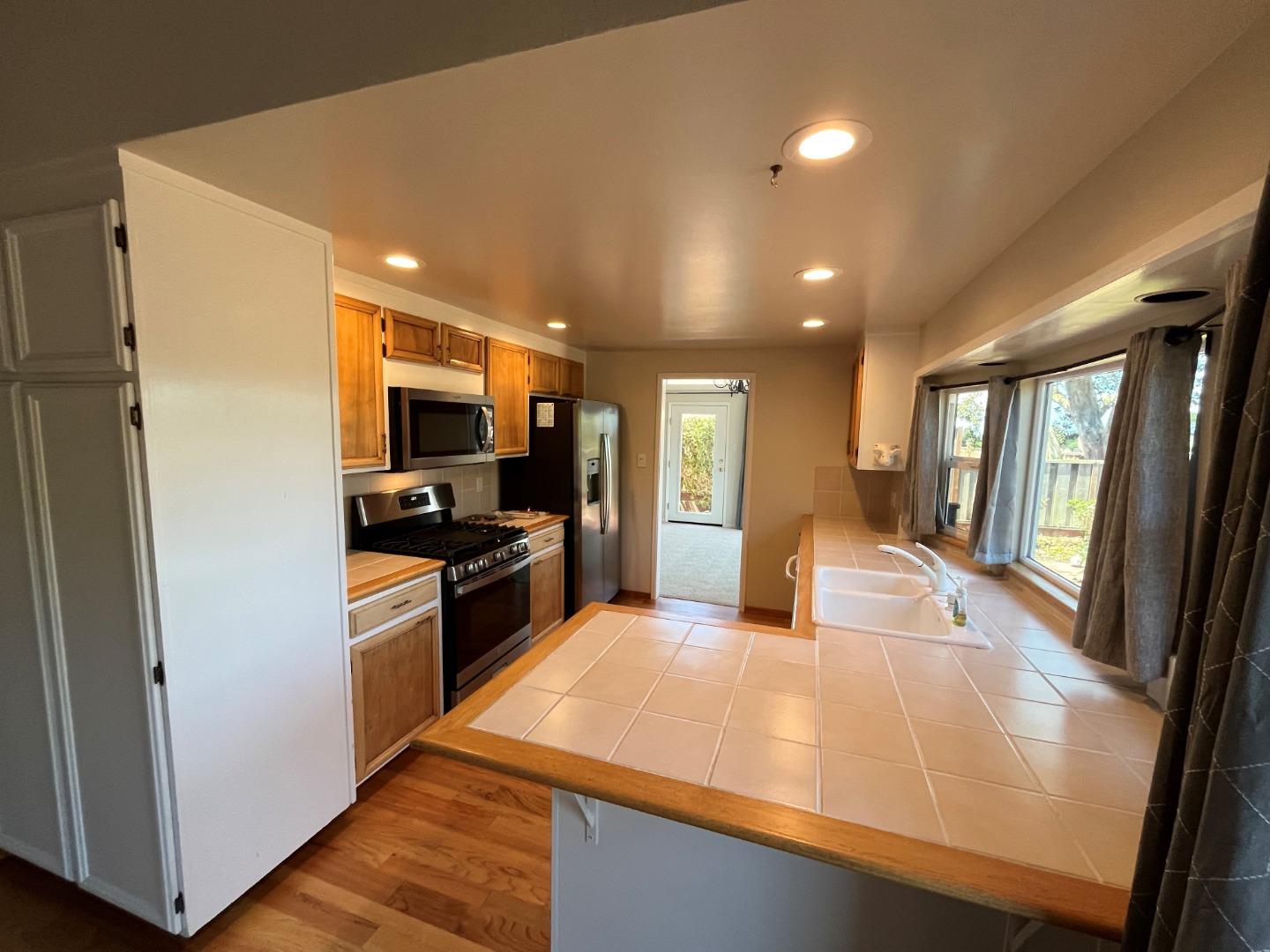 Detail Gallery Image 27 of 32 For 2066 Touraine Ln, Half Moon Bay,  CA 94019 - 3 Beds | 2 Baths