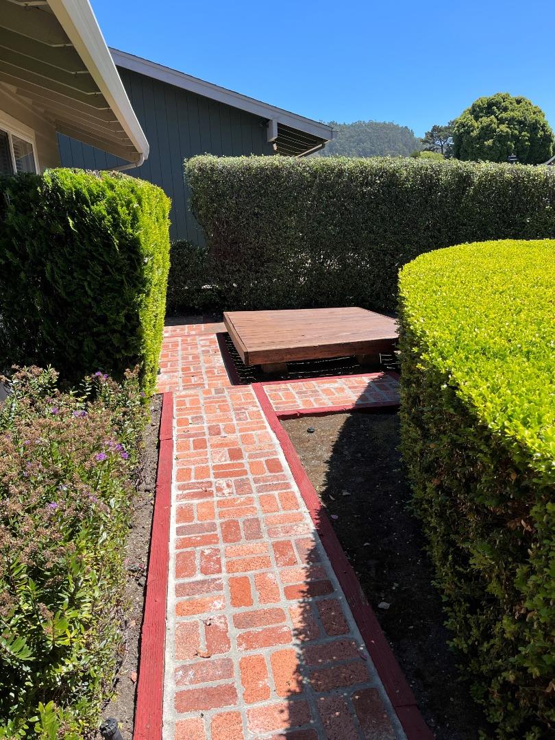Detail Gallery Image 4 of 32 For 2066 Touraine Ln, Half Moon Bay,  CA 94019 - 3 Beds | 2 Baths