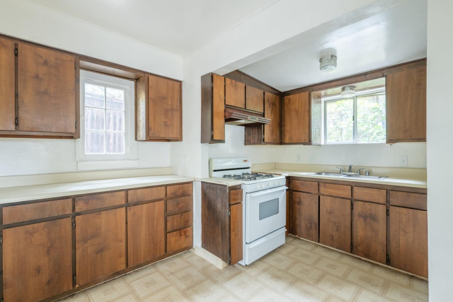 Detail Gallery Image 10 of 14 For 24697 Camino Del Monte, Carmel,  CA 93923 - 2 Beds | 1/1 Baths