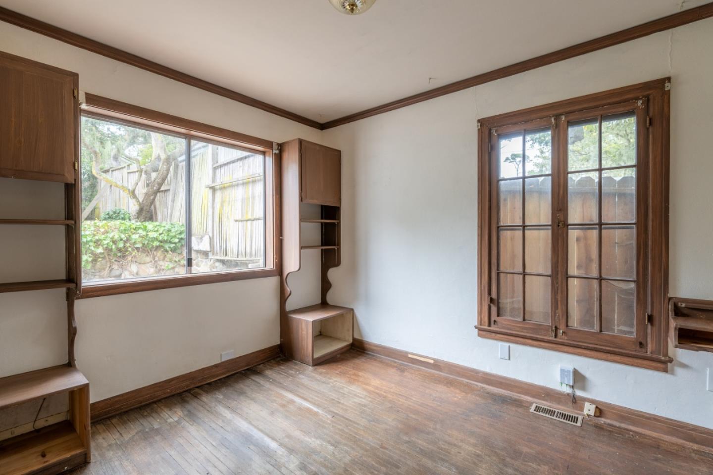 Detail Gallery Image 12 of 14 For 24697 Camino Del Monte, Carmel,  CA 93923 - 2 Beds | 1/1 Baths