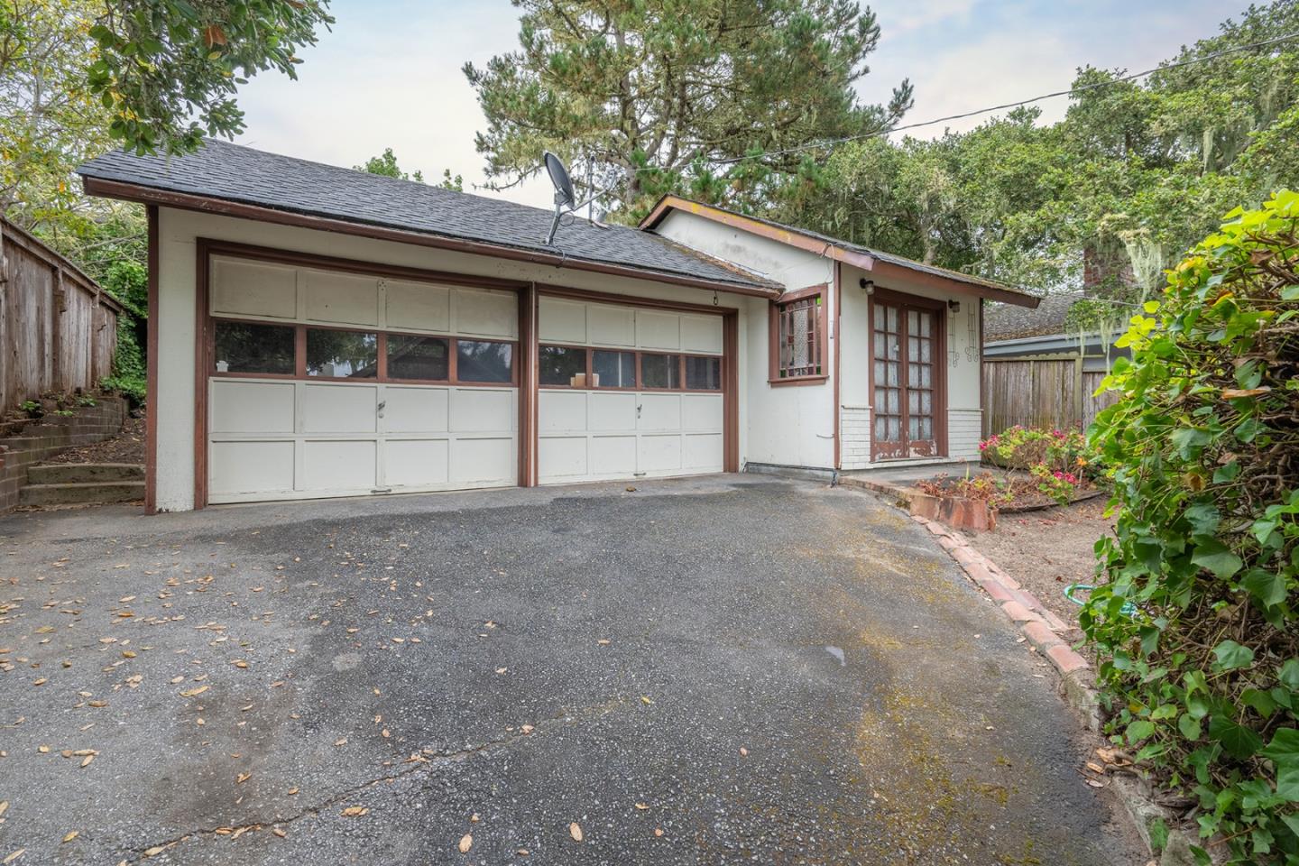 Detail Gallery Image 3 of 14 For 24697 Camino Del Monte, Carmel,  CA 93923 - 2 Beds | 1/1 Baths