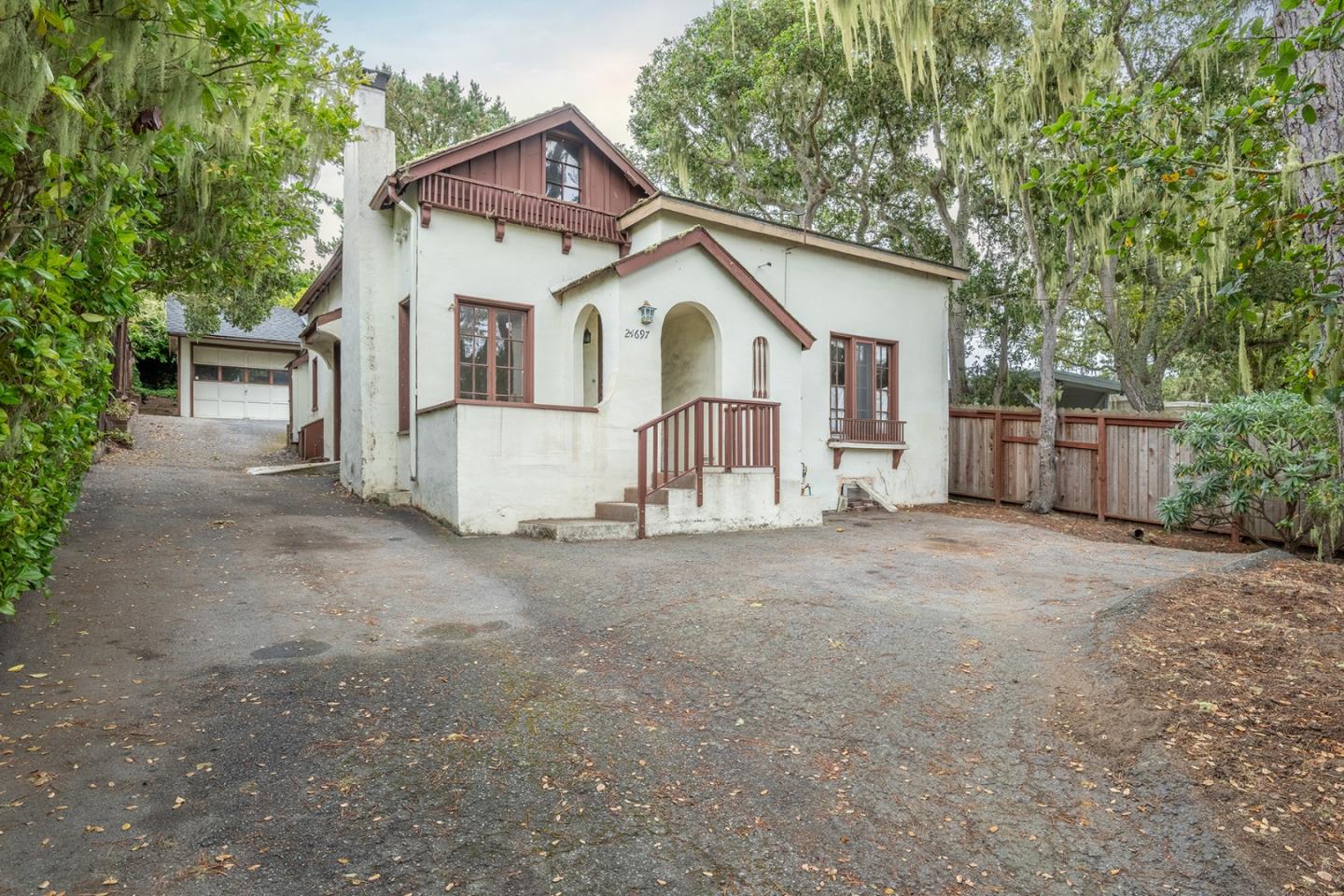 Detail Gallery Image 5 of 14 For 24697 Camino Del Monte, Carmel,  CA 93923 - 2 Beds | 1/1 Baths