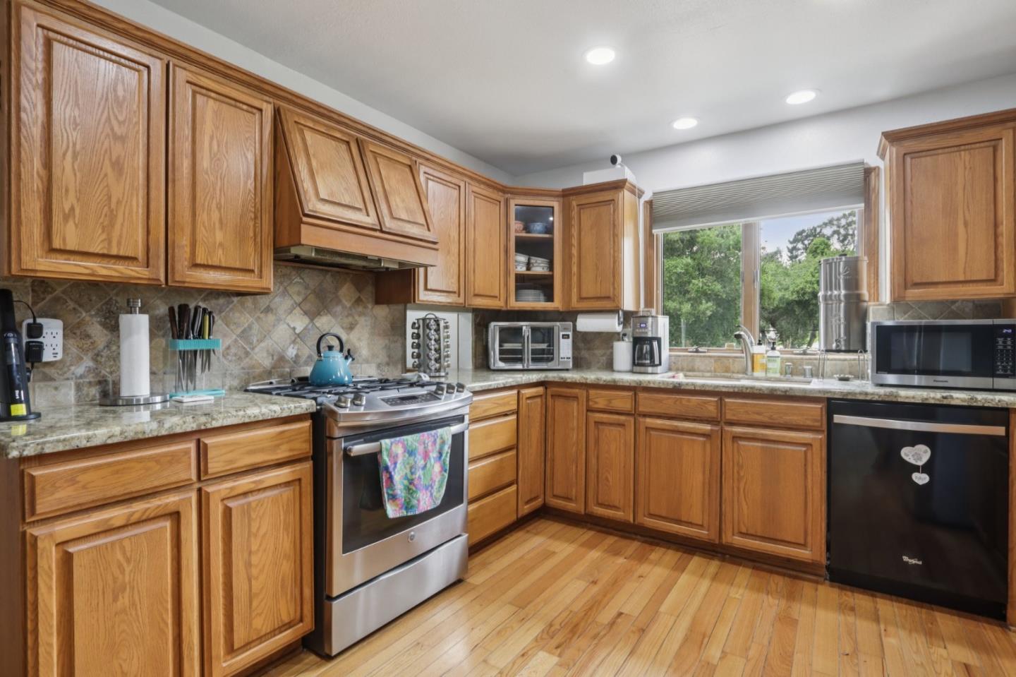 Detail Gallery Image 6 of 32 For 17848 Berta Canyon Rd, Salinas,  CA 93907 - 3 Beds | 2 Baths