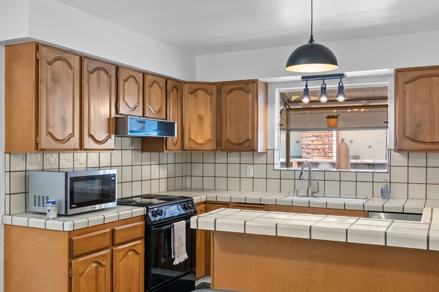 Detail Gallery Image 10 of 25 For 2010 Sequoia Dr, Santa Cruz,  CA 95065 - 3 Beds | 2 Baths