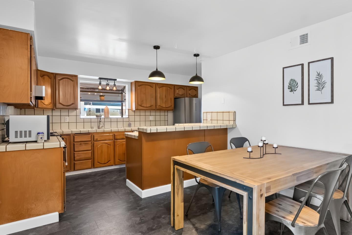Detail Gallery Image 11 of 25 For 2010 Sequoia Dr, Santa Cruz,  CA 95065 - 3 Beds | 2 Baths