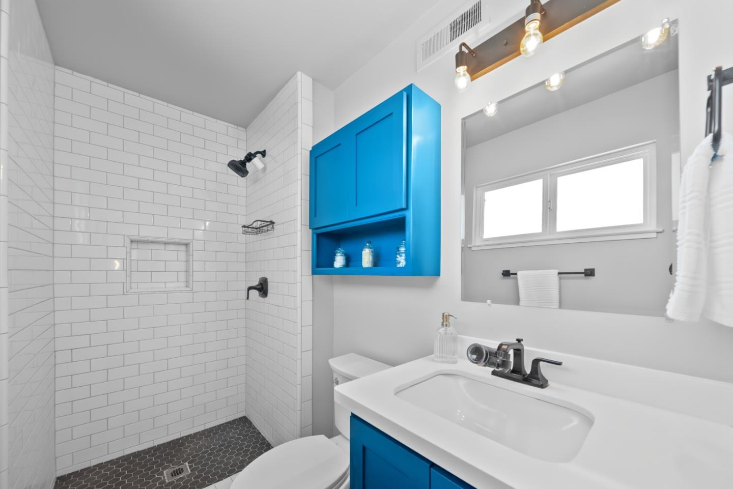 Detail Gallery Image 15 of 25 For 2010 Sequoia Dr, Santa Cruz,  CA 95065 - 3 Beds | 2 Baths