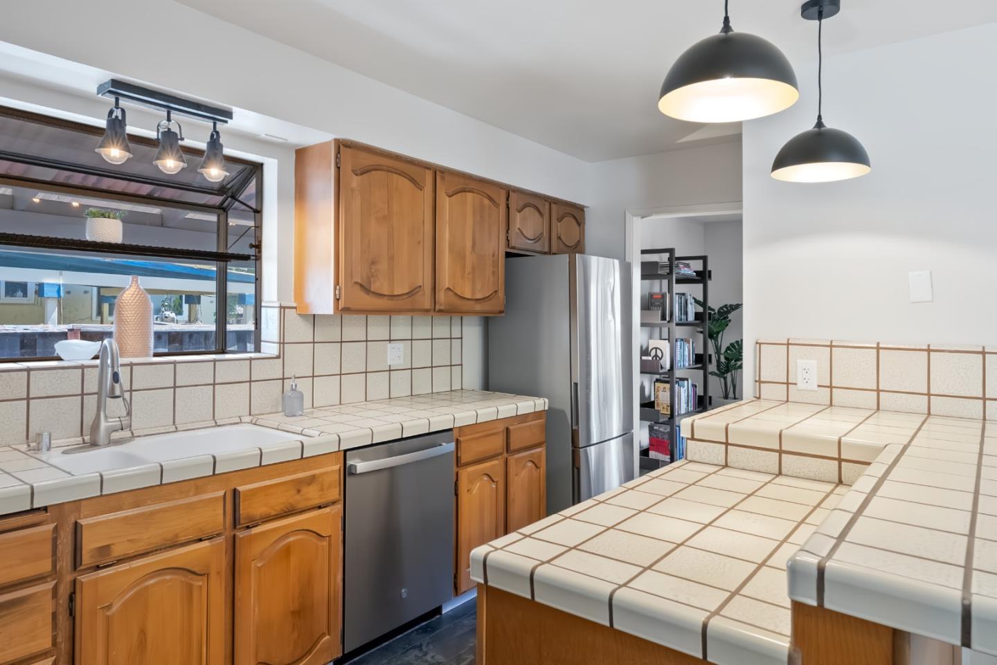 Detail Gallery Image 9 of 25 For 2010 Sequoia Dr, Santa Cruz,  CA 95065 - 3 Beds | 2 Baths