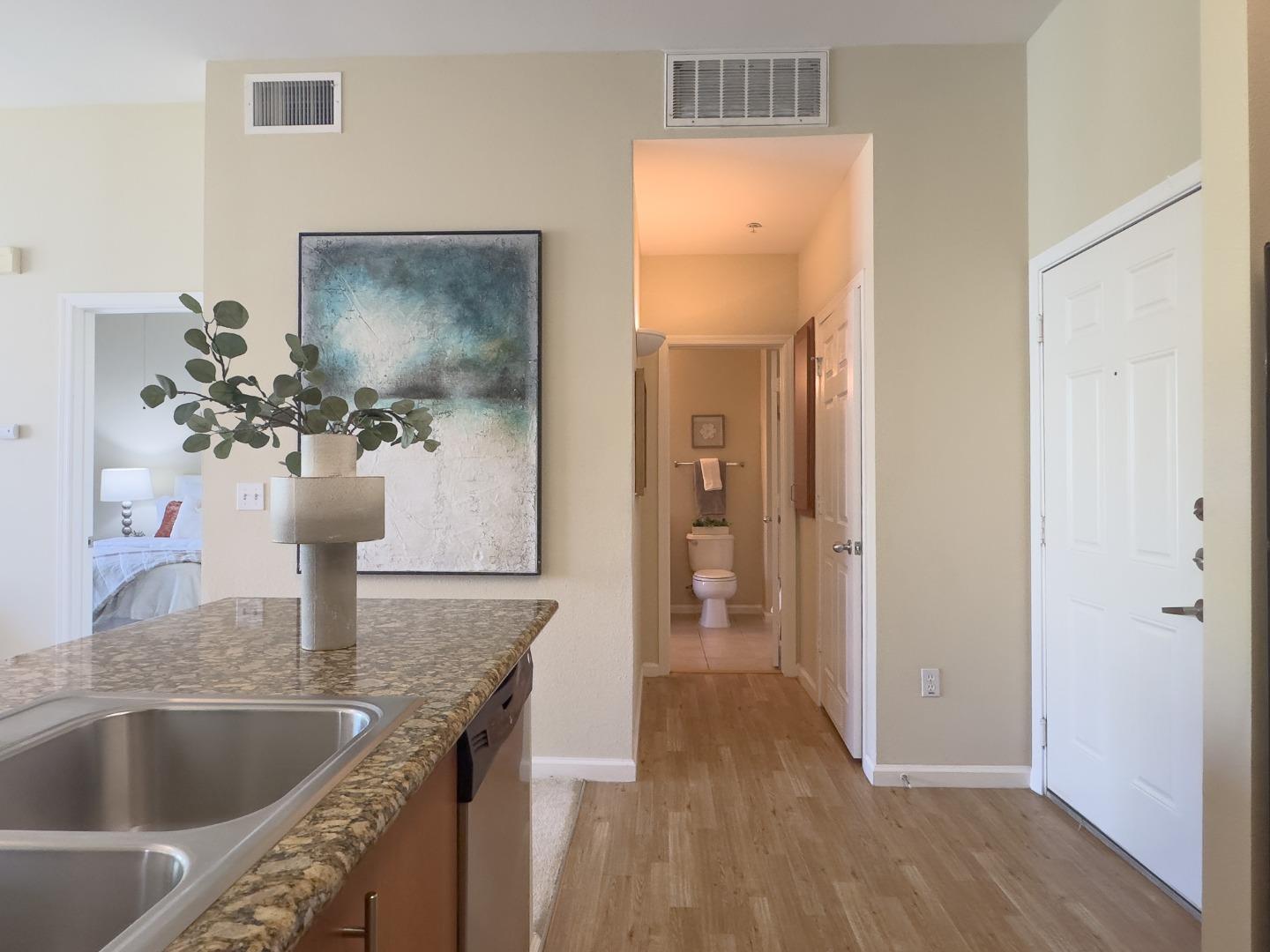 Detail Gallery Image 3 of 22 For 1060 S 3rd St #344,  San Jose,  CA 95112 - 1 Beds | 1 Baths