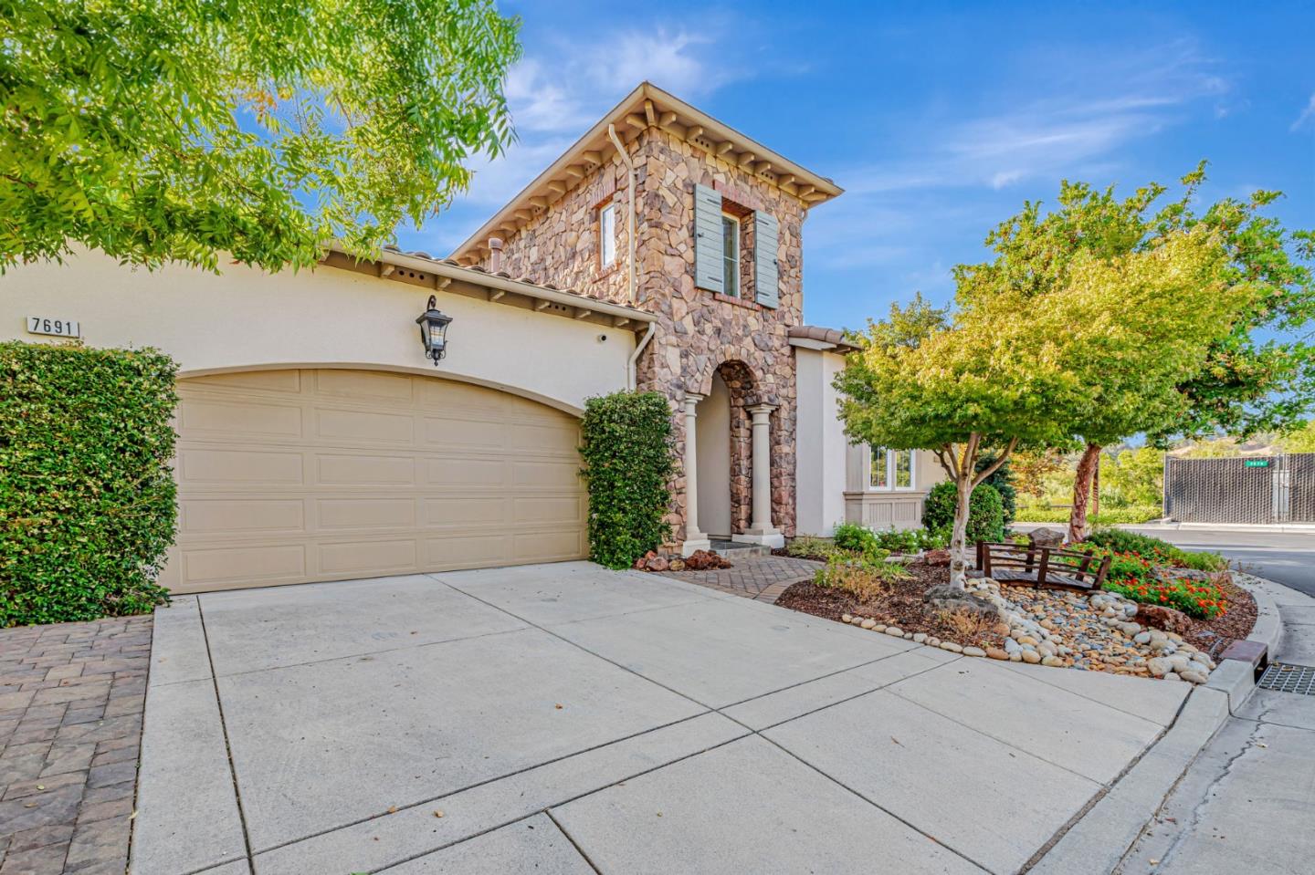 Detail Gallery Image 2 of 56 For 7691 Strath Pl, Gilroy,  CA 95020 - 4 Beds | 3 Baths