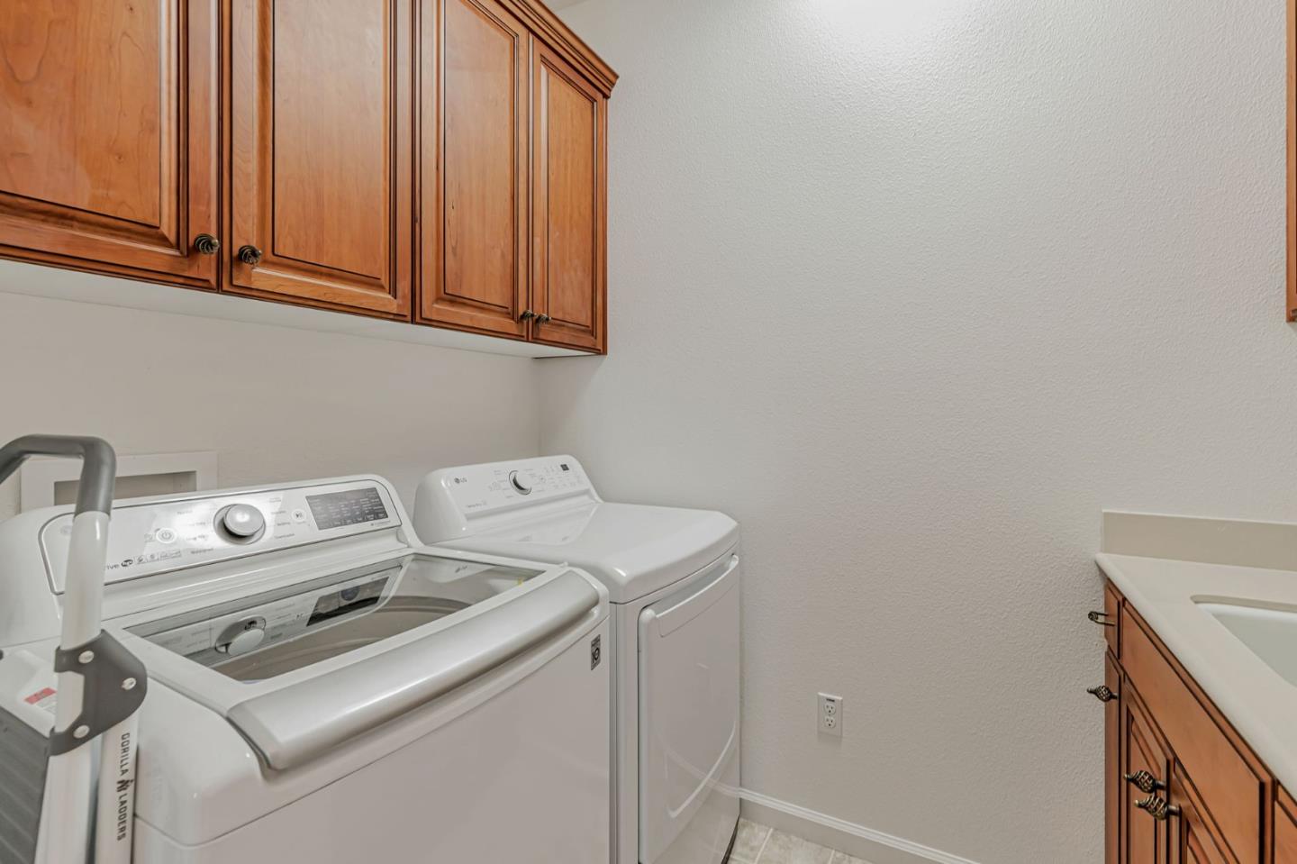 Detail Gallery Image 28 of 56 For 7691 Strath Pl, Gilroy,  CA 95020 - 4 Beds | 3 Baths