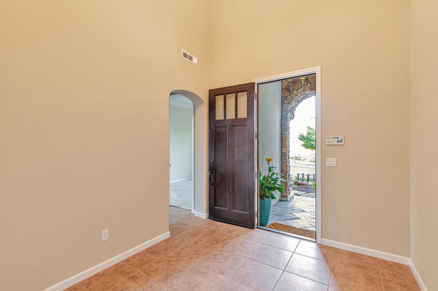 Detail Gallery Image 5 of 56 For 7691 Strath Pl, Gilroy,  CA 95020 - 4 Beds | 3 Baths