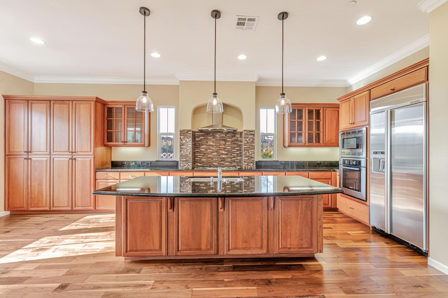Detail Gallery Image 8 of 56 For 7691 Strath Pl, Gilroy,  CA 95020 - 4 Beds | 3 Baths