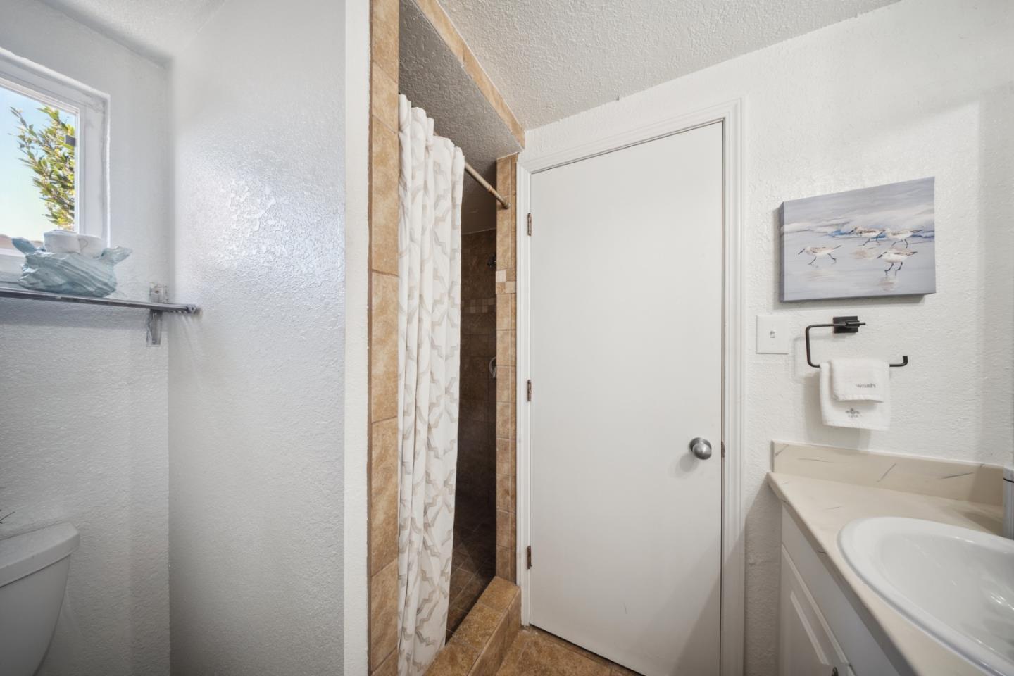 Detail Gallery Image 11 of 22 For 27650 La Porte Ave, Hayward,  CA 94545 - 3 Beds | 2 Baths