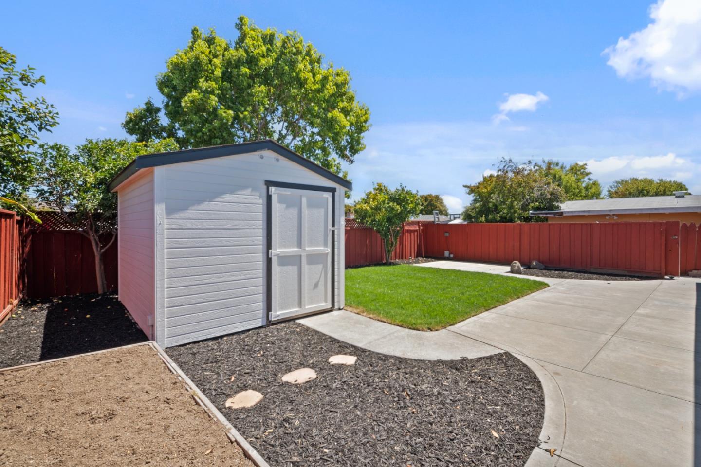 Detail Gallery Image 14 of 22 For 27650 La Porte Ave, Hayward,  CA 94545 - 3 Beds | 2 Baths