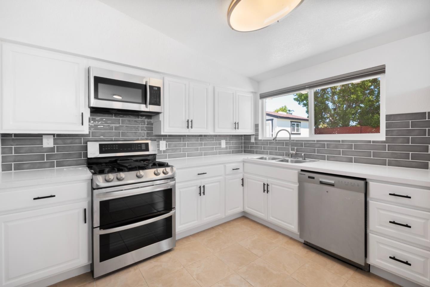 Detail Gallery Image 7 of 22 For 27650 La Porte Ave, Hayward,  CA 94545 - 3 Beds | 2 Baths