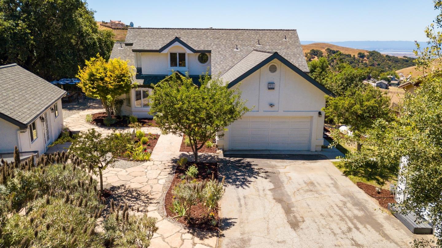 Detail Gallery Image 4 of 66 For 3415 Spring Creek Ln, Milpitas,  CA 95035 - 3 Beds | 2/1 Baths
