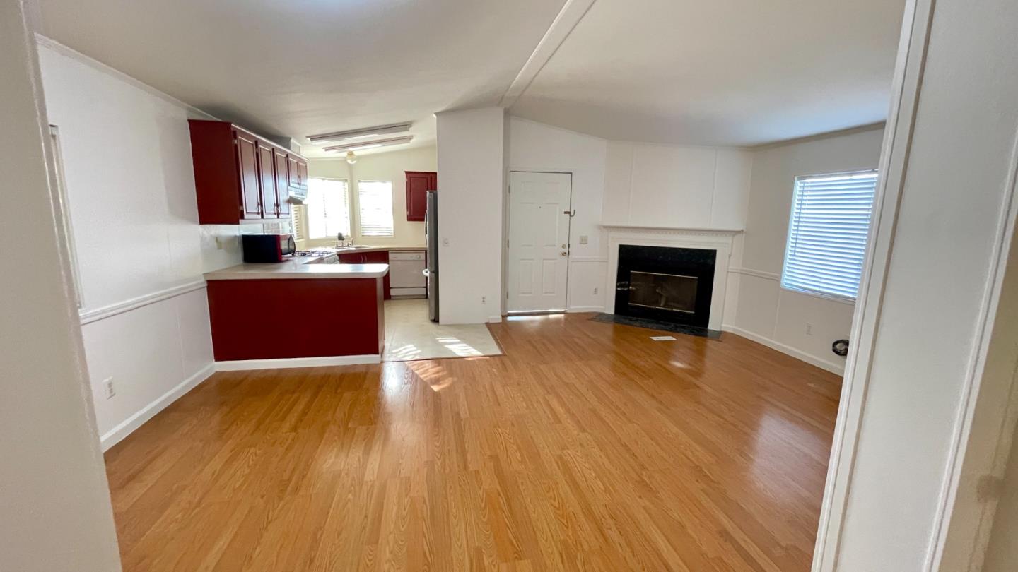 Detail Gallery Image 3 of 16 For 900 Golden Wheel Park Dr #66,  San Jose,  CA 95112 - 3 Beds | 2 Baths