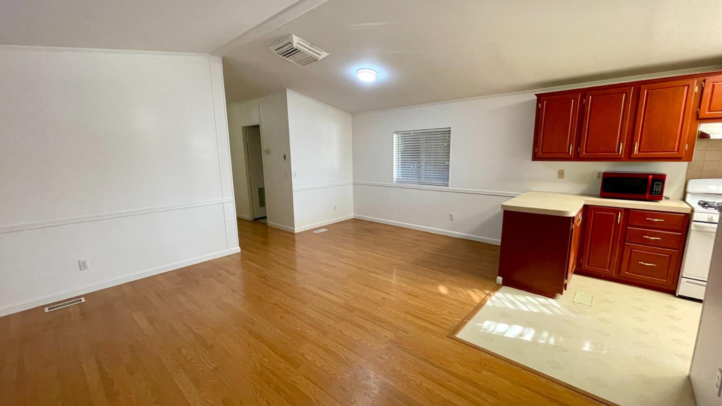 Detail Gallery Image 4 of 16 For 900 Golden Wheel Park Dr #66,  San Jose,  CA 95112 - 3 Beds | 2 Baths