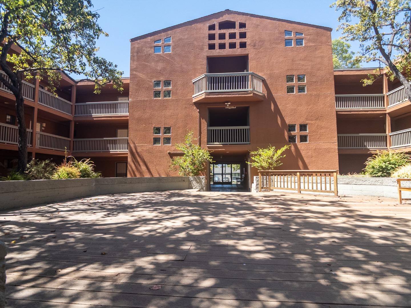 Detail Gallery Image 3 of 36 For 2425 S Norfolk St #106,  San Mateo,  CA 94403 - 1 Beds | 1 Baths