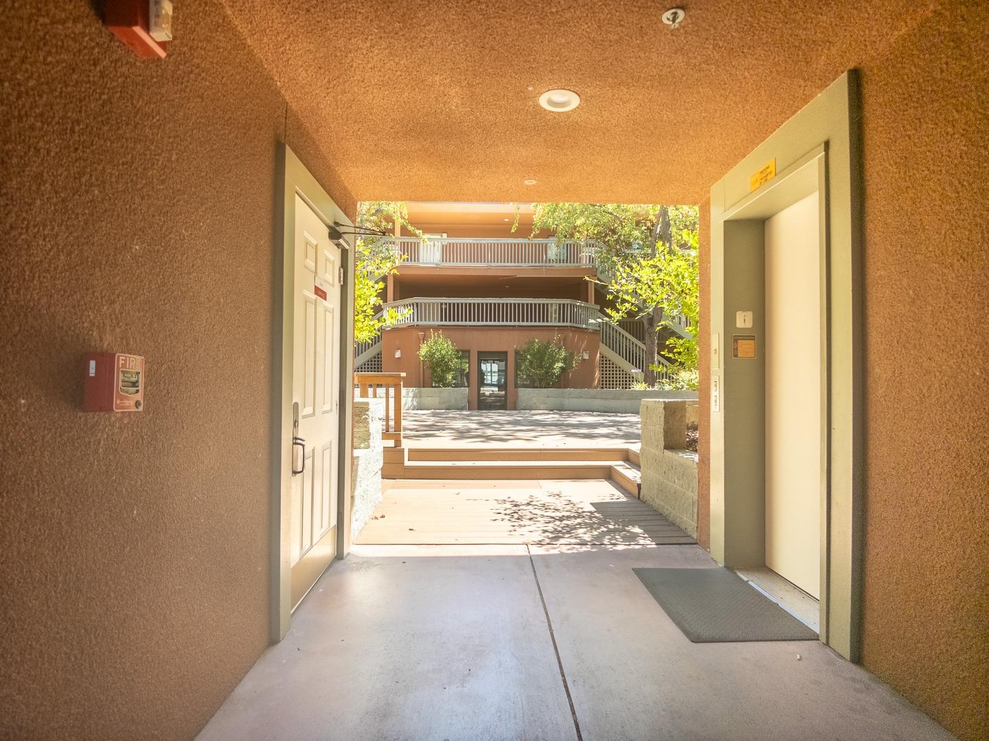 Detail Gallery Image 9 of 36 For 2425 S Norfolk St #106,  San Mateo,  CA 94403 - 1 Beds | 1 Baths