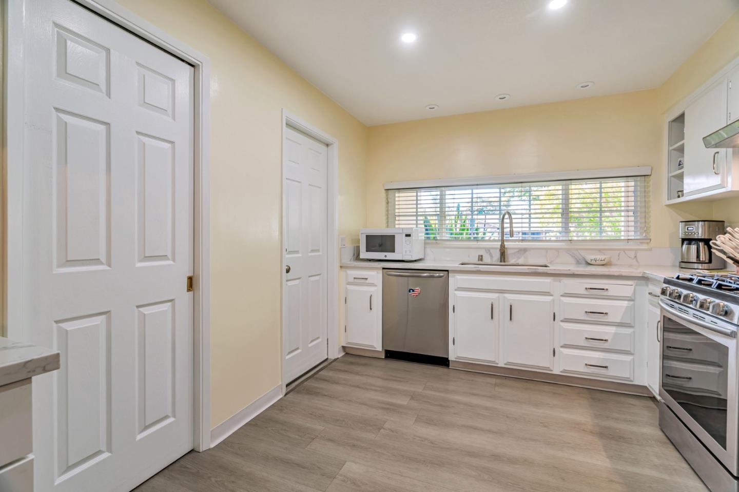 Detail Gallery Image 10 of 43 For 1011 Rawlings Dr, San Jose,  CA 95136 - 3 Beds | 2 Baths