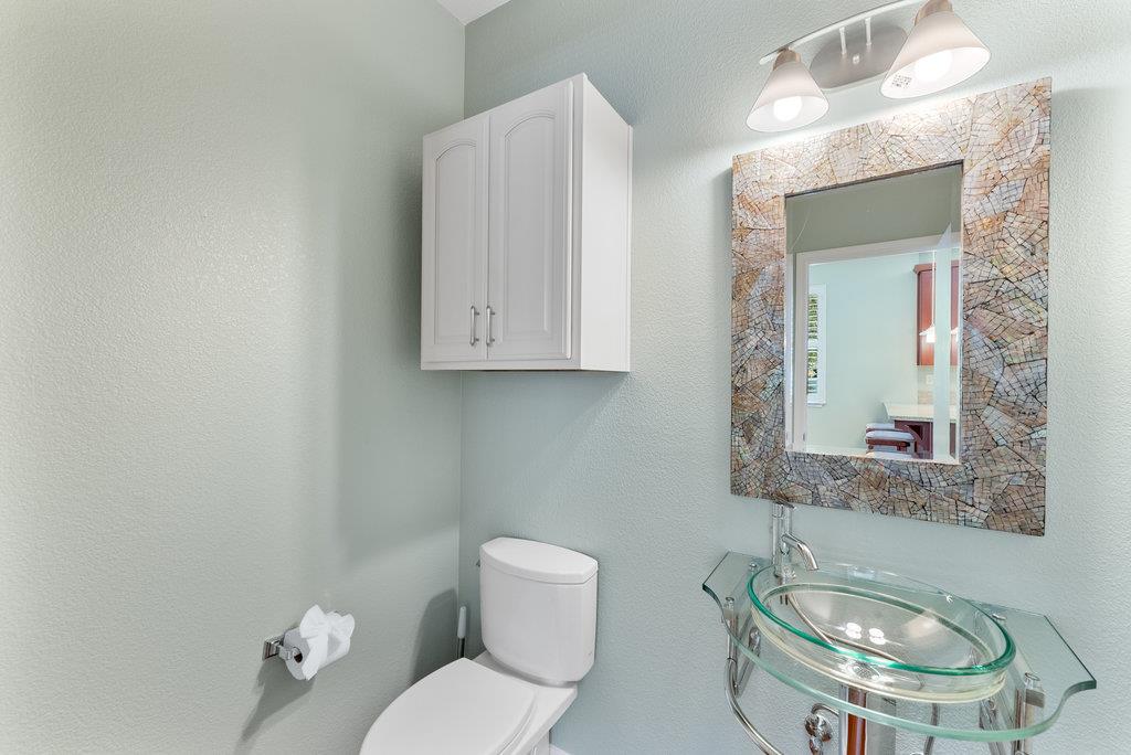 Detail Gallery Image 15 of 36 For 1720 Ocean St, Santa Cruz,  CA 95060 - 3 Beds | 2/1 Baths