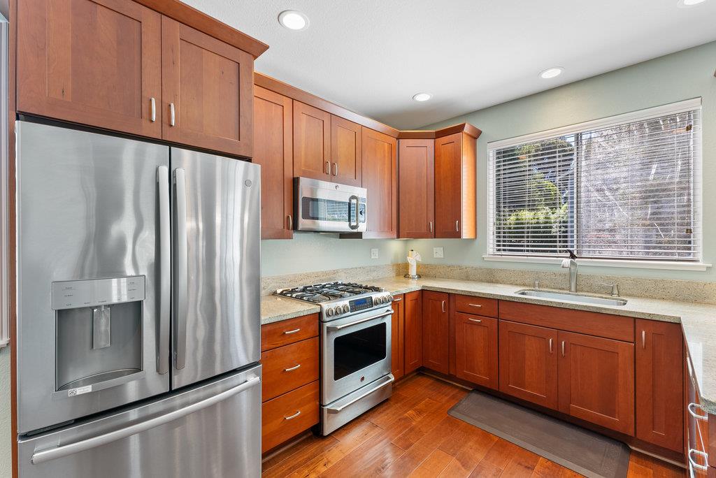 Detail Gallery Image 5 of 36 For 1720 Ocean St, Santa Cruz,  CA 95060 - 3 Beds | 2/1 Baths