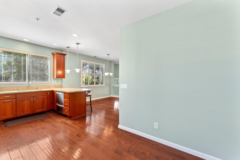 Detail Gallery Image 9 of 36 For 1720 Ocean St, Santa Cruz,  CA 95060 - 3 Beds | 2/1 Baths