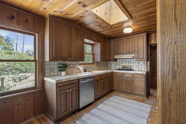 Detail Gallery Image 16 of 33 For 241 Palisades Ave, Santa Cruz,  CA 95062 - 2 Beds | 1 Baths