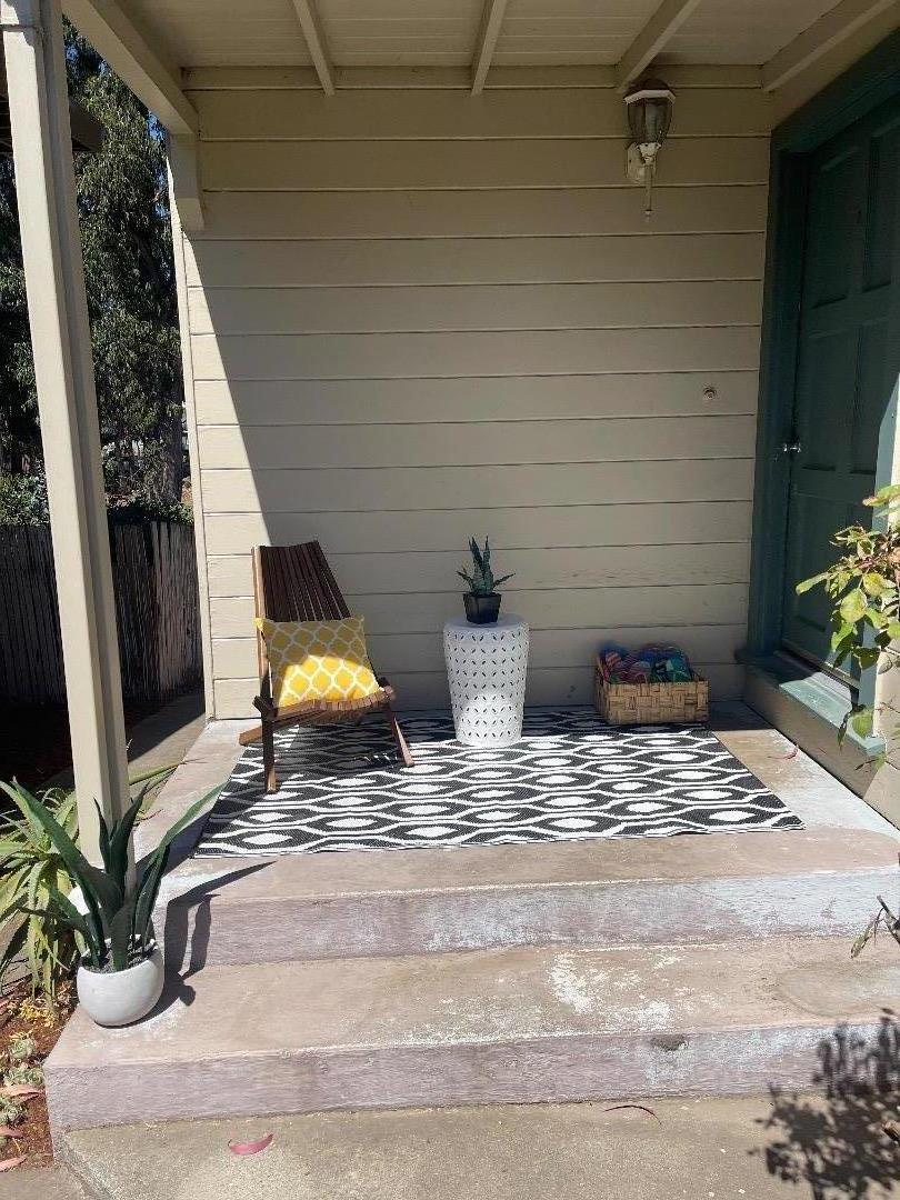 Detail Gallery Image 3 of 10 For 241 Palisades Ave, Santa Cruz,  CA 95062 - 2 Beds | 1 Baths