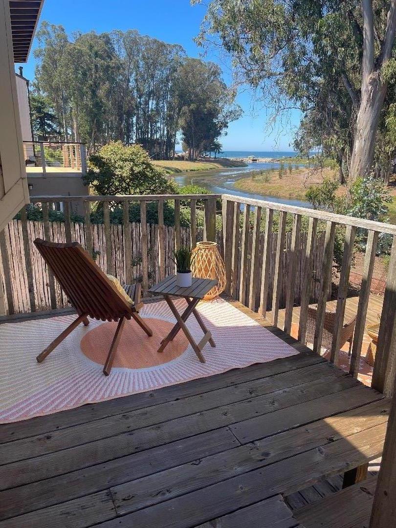 Detail Gallery Image 4 of 10 For 241 Palisades Ave, Santa Cruz,  CA 95062 - 2 Beds | 1 Baths
