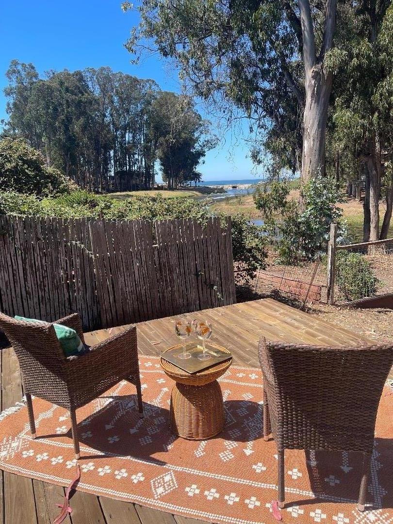 Detail Gallery Image 5 of 10 For 241 Palisades Ave, Santa Cruz,  CA 95062 - 2 Beds | 1 Baths