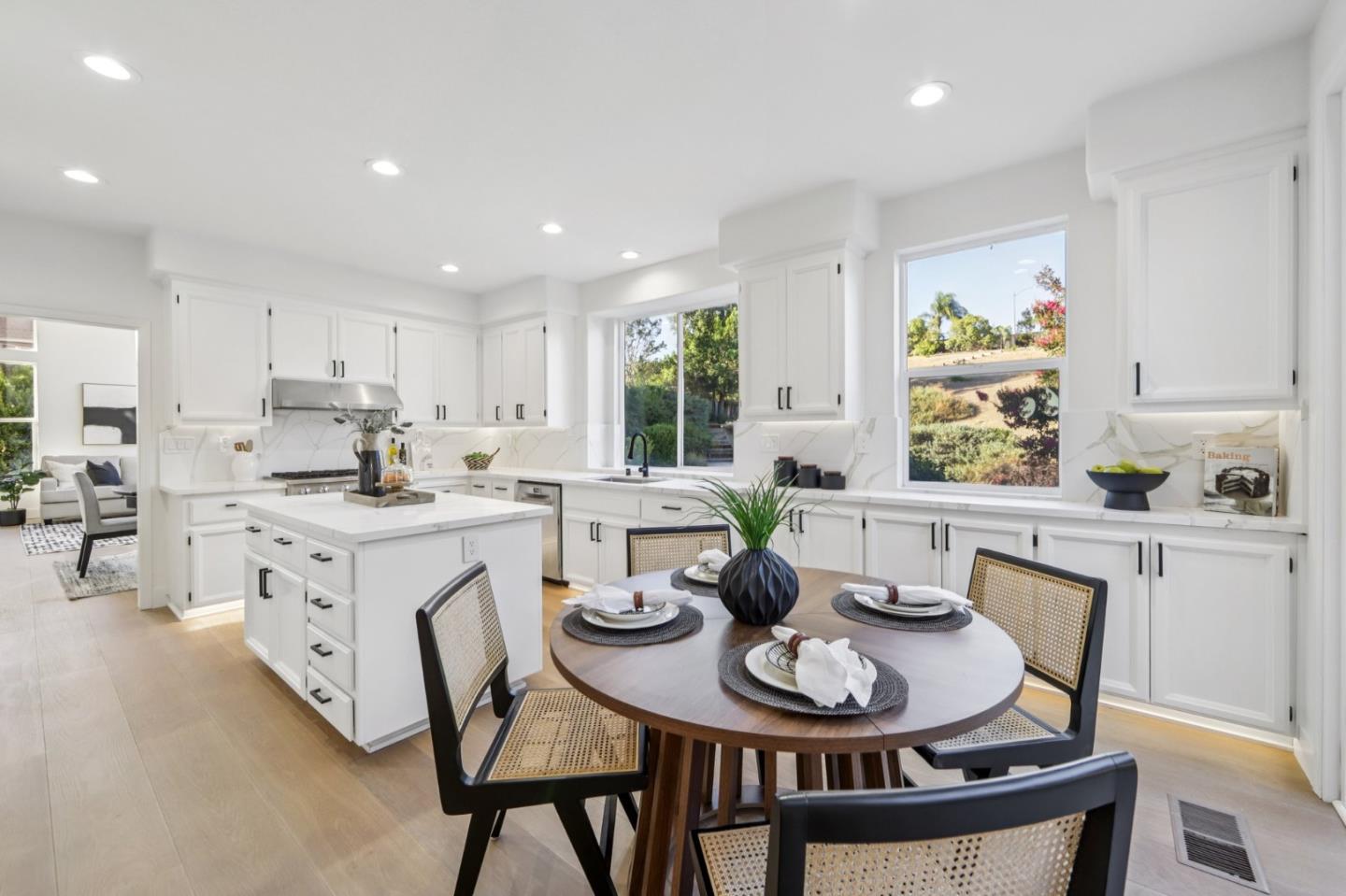Detail Gallery Image 11 of 47 For 1527 Calco Creek Dr, San Jose,  CA 95127 - 6 Beds | 4 Baths