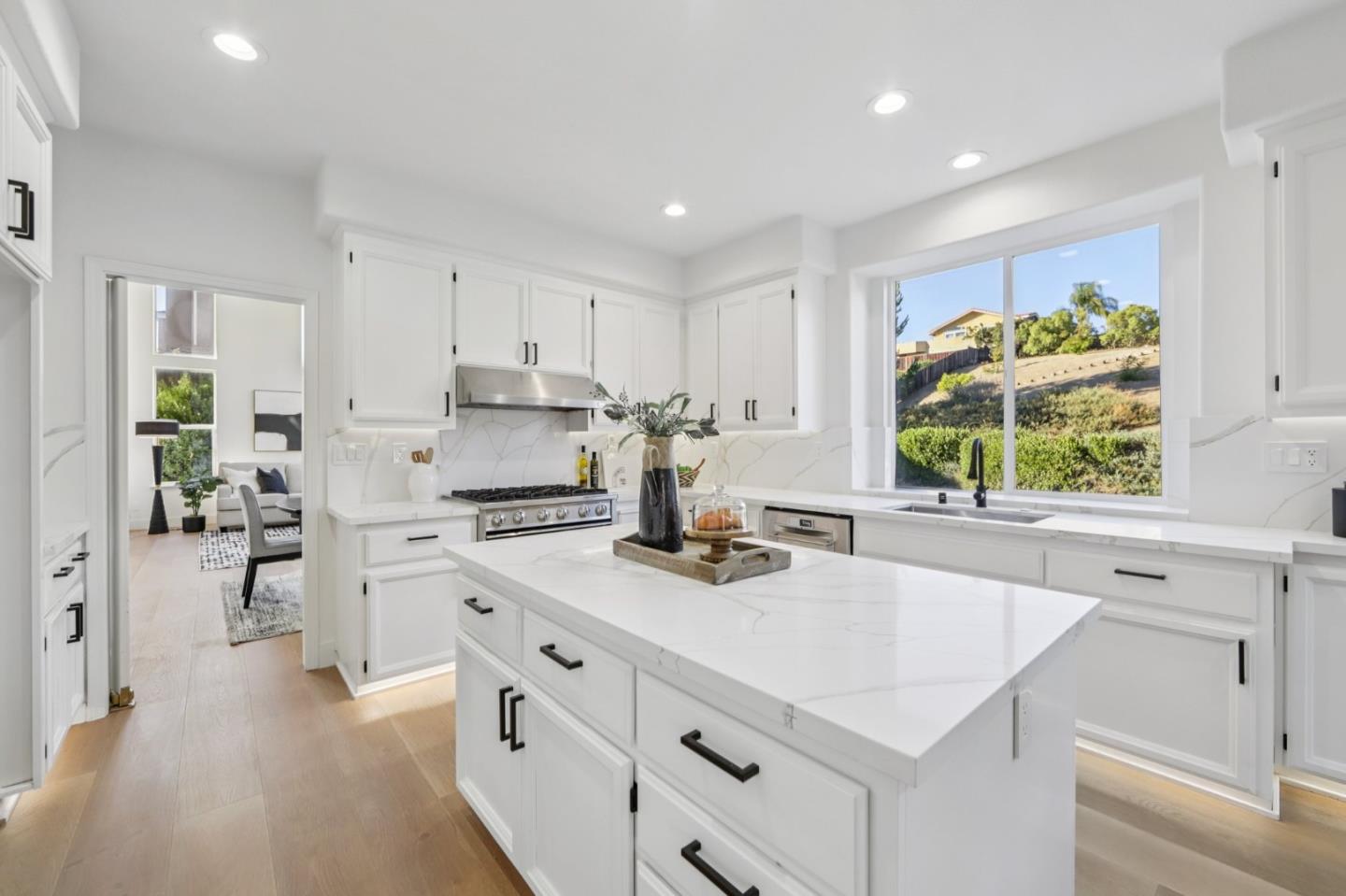 Detail Gallery Image 13 of 47 For 1527 Calco Creek Dr, San Jose,  CA 95127 - 6 Beds | 4 Baths