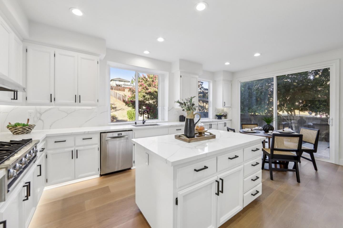 Detail Gallery Image 14 of 47 For 1527 Calco Creek Dr, San Jose,  CA 95127 - 6 Beds | 4 Baths