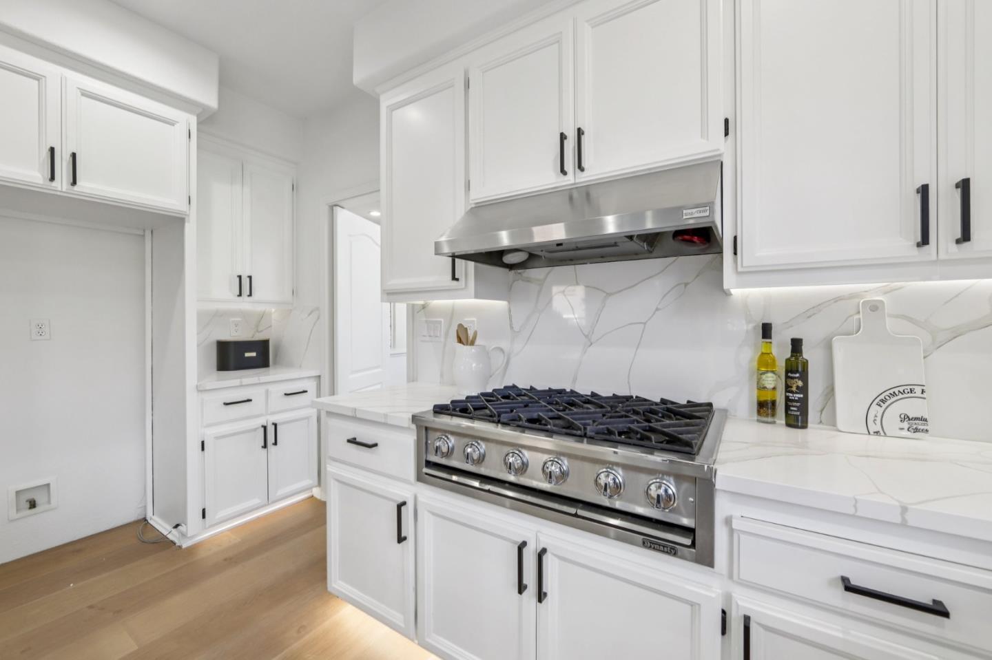 Detail Gallery Image 15 of 47 For 1527 Calco Creek Dr, San Jose,  CA 95127 - 6 Beds | 4 Baths