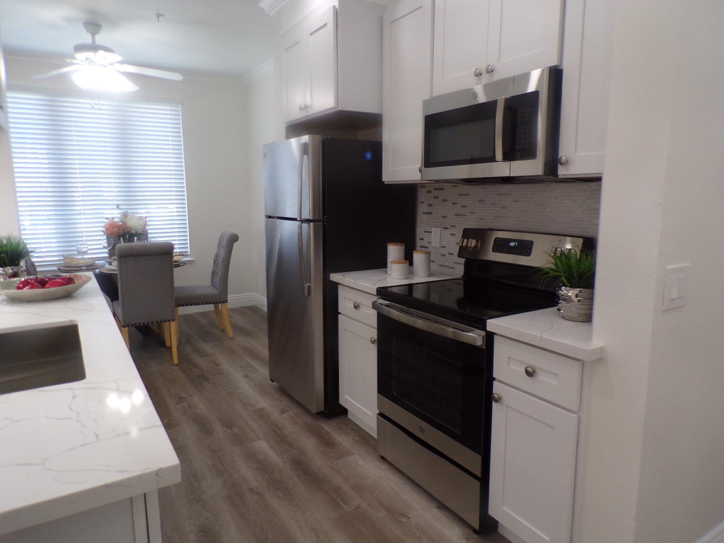 Detail Gallery Image 6 of 27 For 401 S Norfolk St #110,  San Mateo,  CA 94401 - 2 Beds | 2 Baths