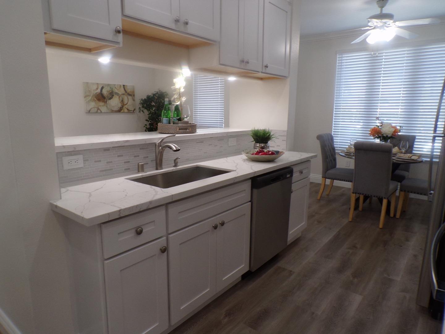 Detail Gallery Image 7 of 27 For 401 S Norfolk St #110,  San Mateo,  CA 94401 - 2 Beds | 2 Baths