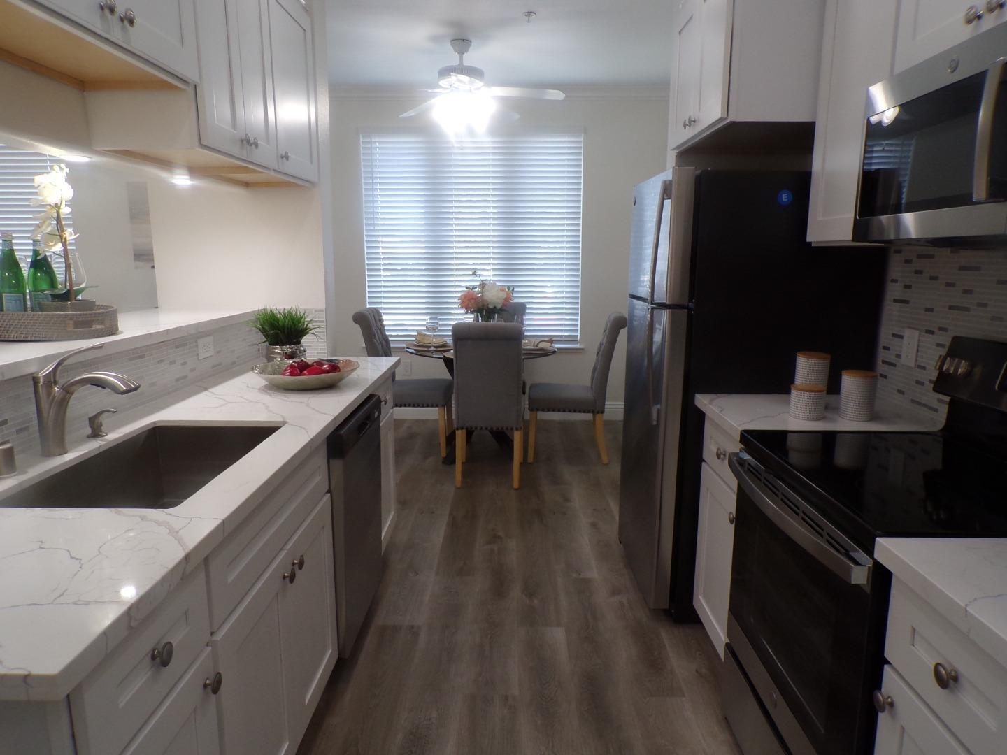 Detail Gallery Image 8 of 27 For 401 S Norfolk St #110,  San Mateo,  CA 94401 - 2 Beds | 2 Baths