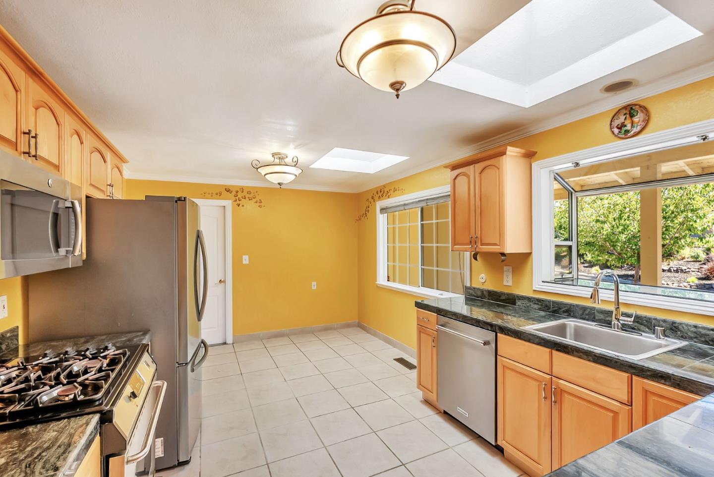 Detail Gallery Image 10 of 48 For 17 Muth Dr, Orinda,  CA 94563 - 4 Beds | 3 Baths