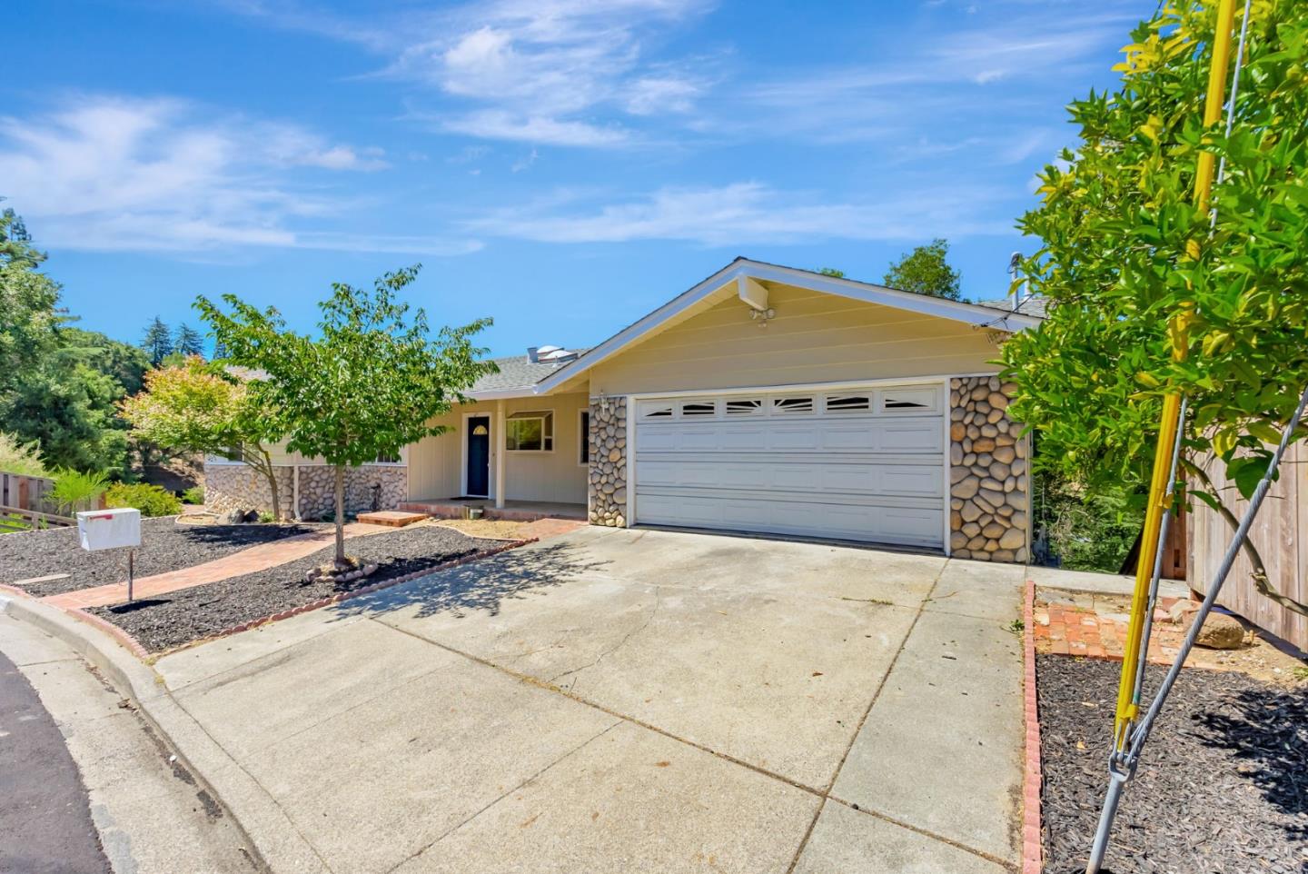 Detail Gallery Image 2 of 48 For 17 Muth Dr, Orinda,  CA 94563 - 4 Beds | 3 Baths
