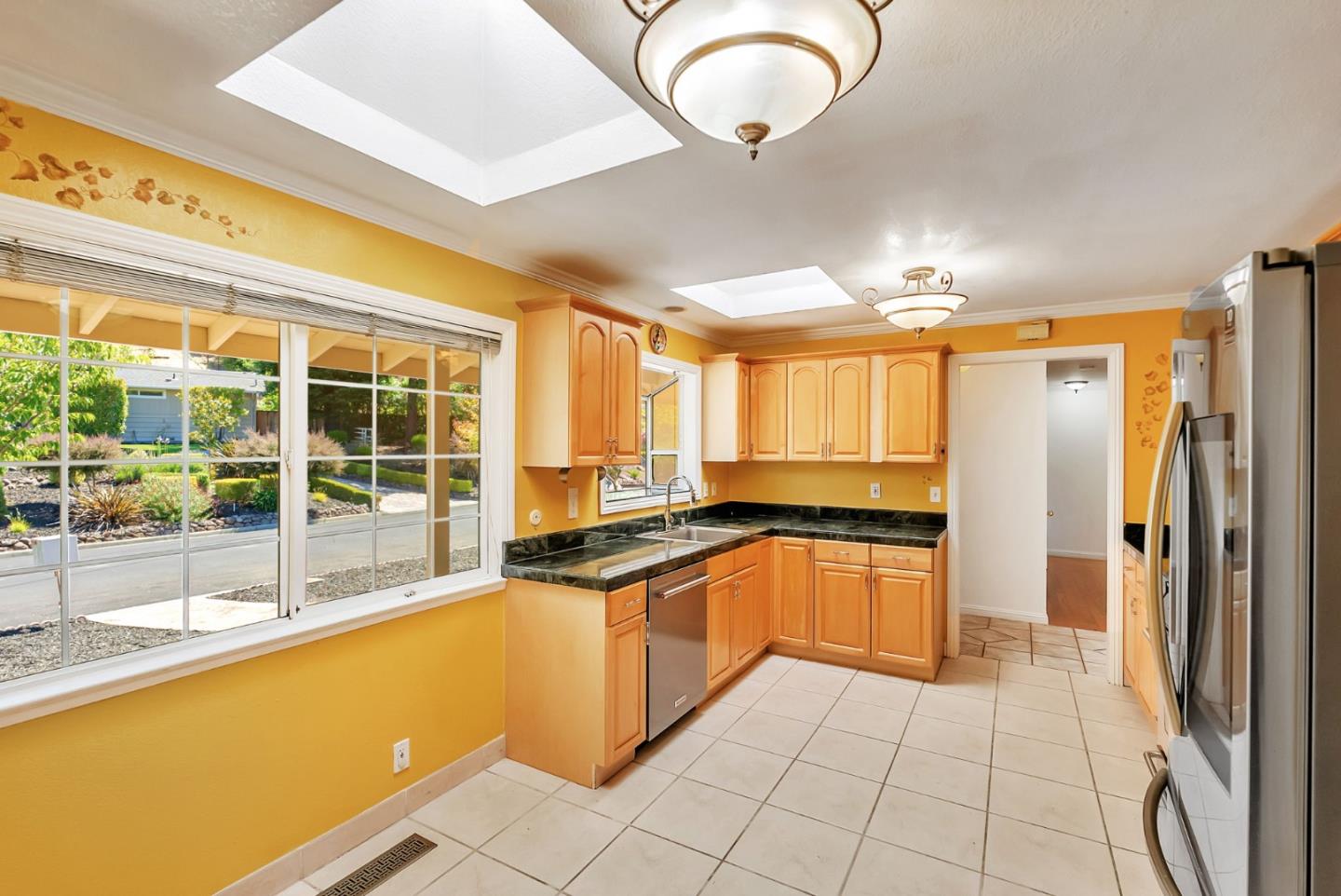 Detail Gallery Image 8 of 48 For 17 Muth Dr, Orinda,  CA 94563 - 4 Beds | 3 Baths
