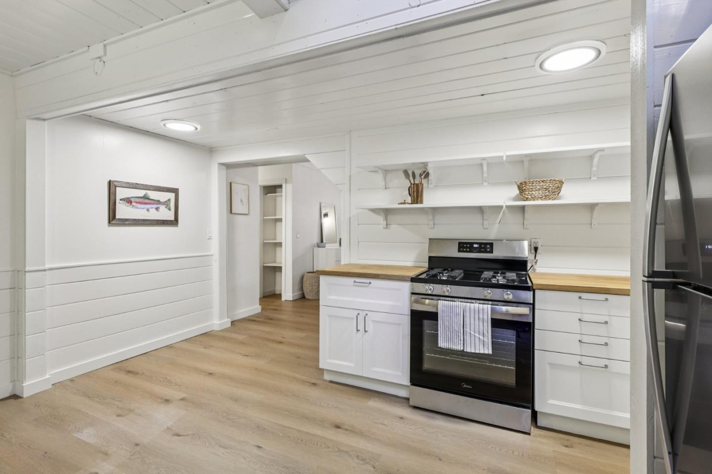 Detail Gallery Image 16 of 38 For 1502 Eureka Canyon Rd, Watsonville,  CA 95076 - 2 Beds | 1 Baths