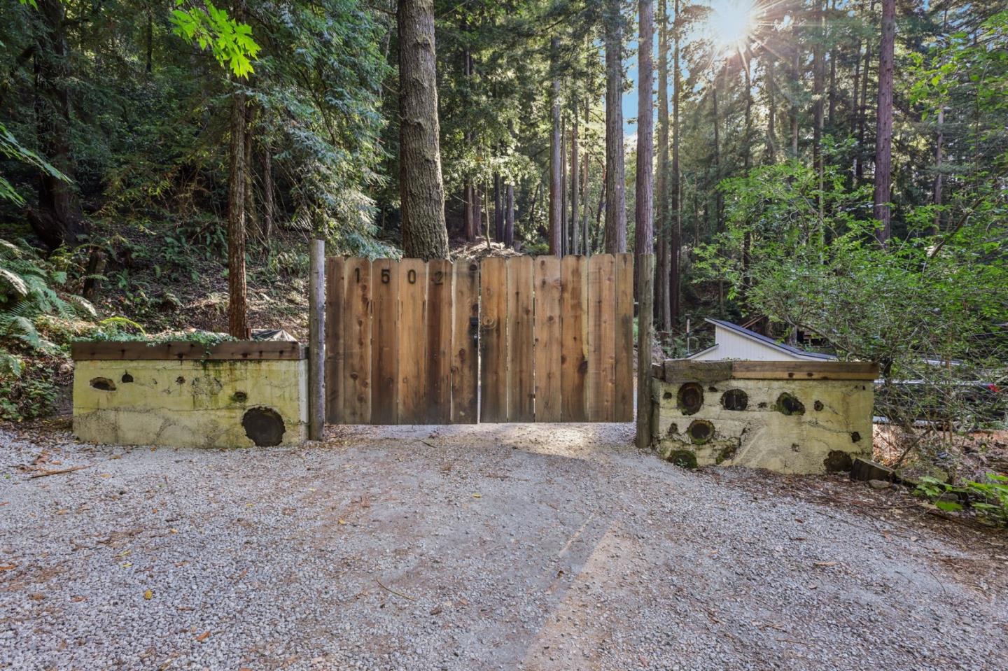 Detail Gallery Image 6 of 38 For 1502 Eureka Canyon Rd, Watsonville,  CA 95076 - 2 Beds | 1 Baths