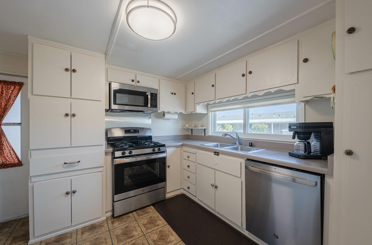 Detail Gallery Image 12 of 37 For 700 Briggs Ave #18,  Pacific Grove,  CA 93950 - 2 Beds | 2 Baths