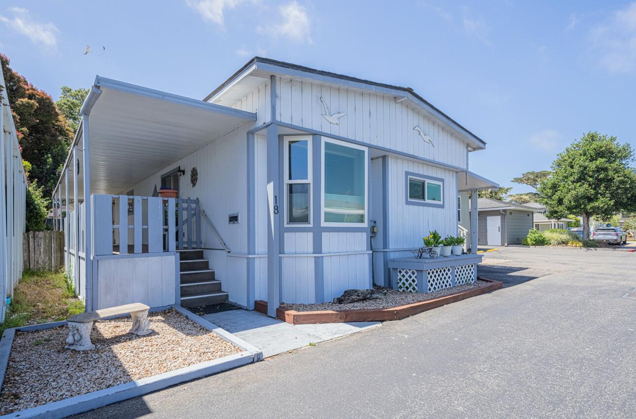 Detail Gallery Image 3 of 37 For 700 Briggs Ave #18,  Pacific Grove,  CA 93950 - 2 Beds | 2 Baths